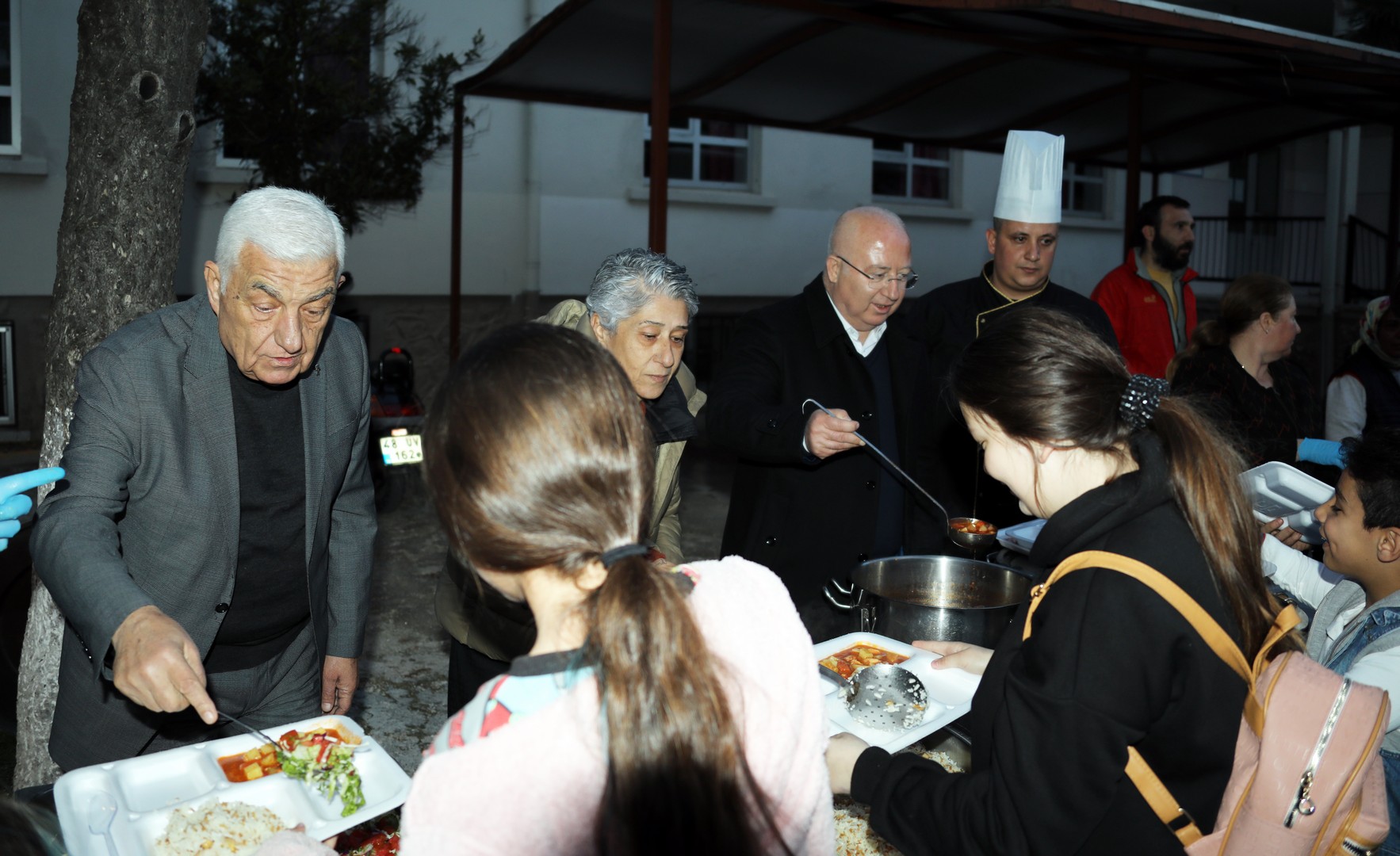 MENTEŞE BELEDİYESİ GELENEKSEL İFTAR ÇADIRINI KURDU