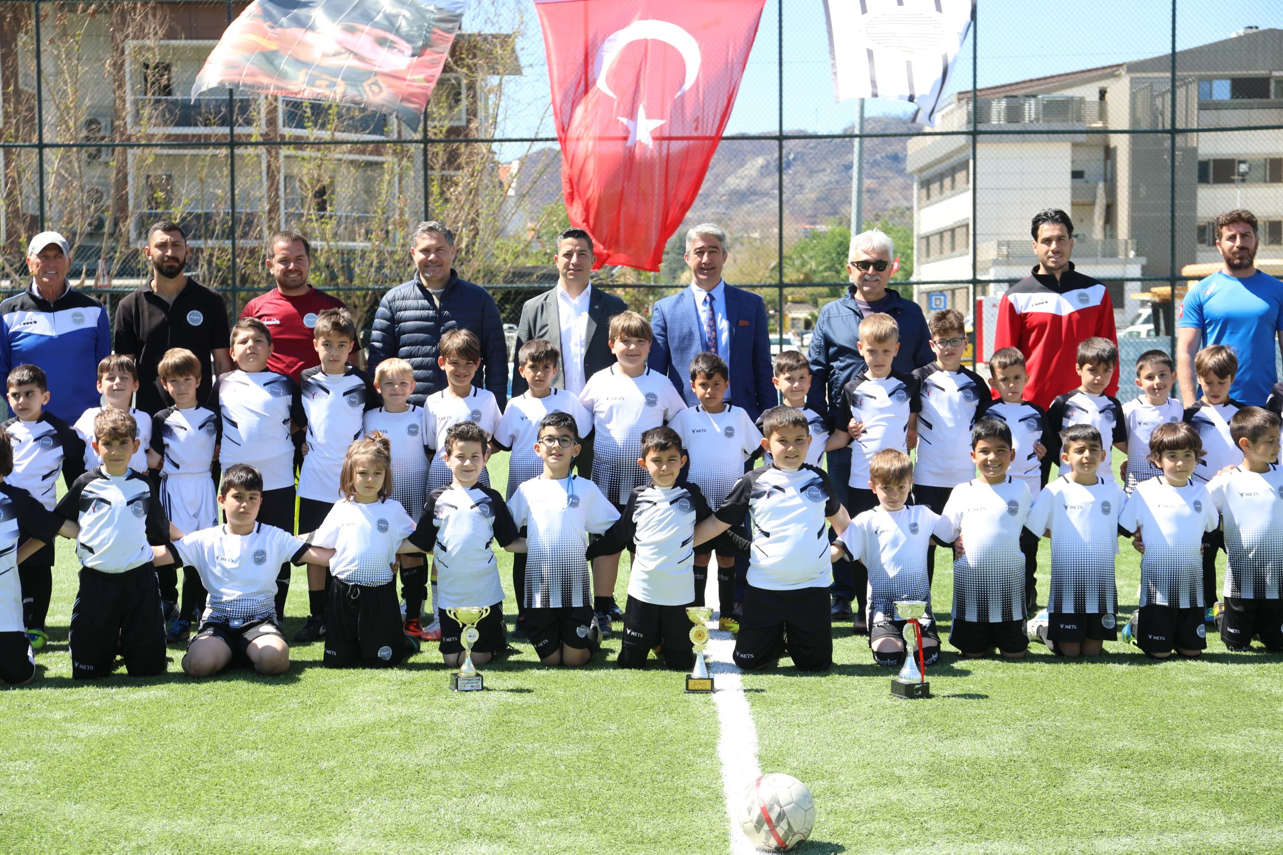 SPORA YAPILAN YATIRIMLAR BAŞARI OLARAK GERİ DÖNÜYOR