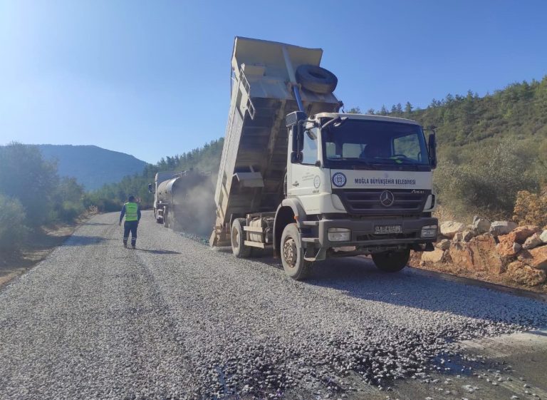 BÜYÜKŞEHİR, İNŞAAT ATIKLARINI ASFALT MALZEMESİNE DÖNÜŞTÜRÜYOR