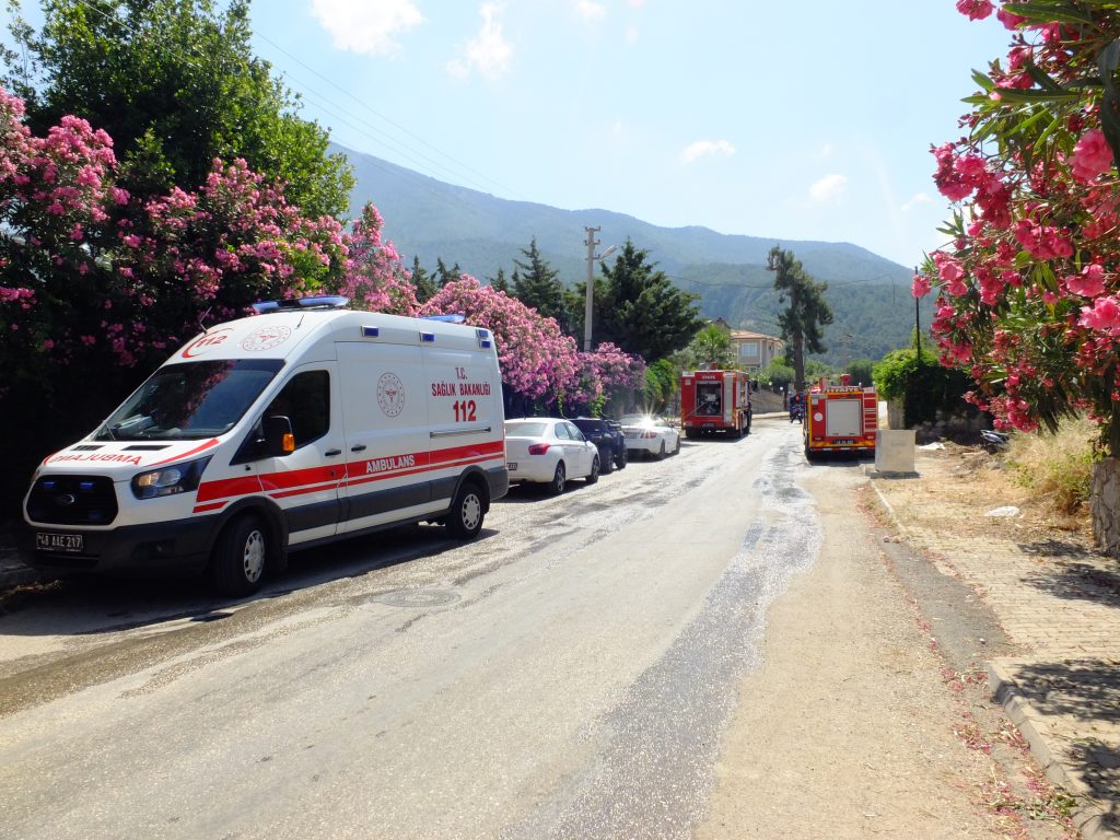 Fethiye'de Korkutan Yangın: Apart Otel Alevlere Teslim Oldu