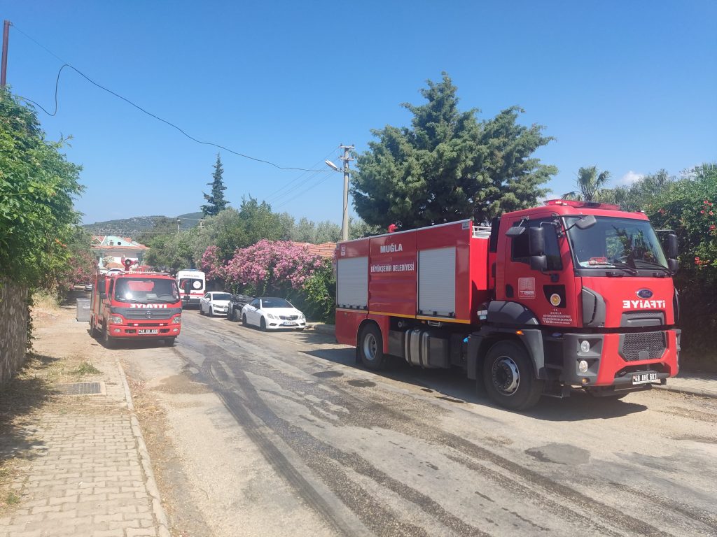 Fethiye'de Korkutan Yangın: Apart Otel Alevlere Teslim Oldu