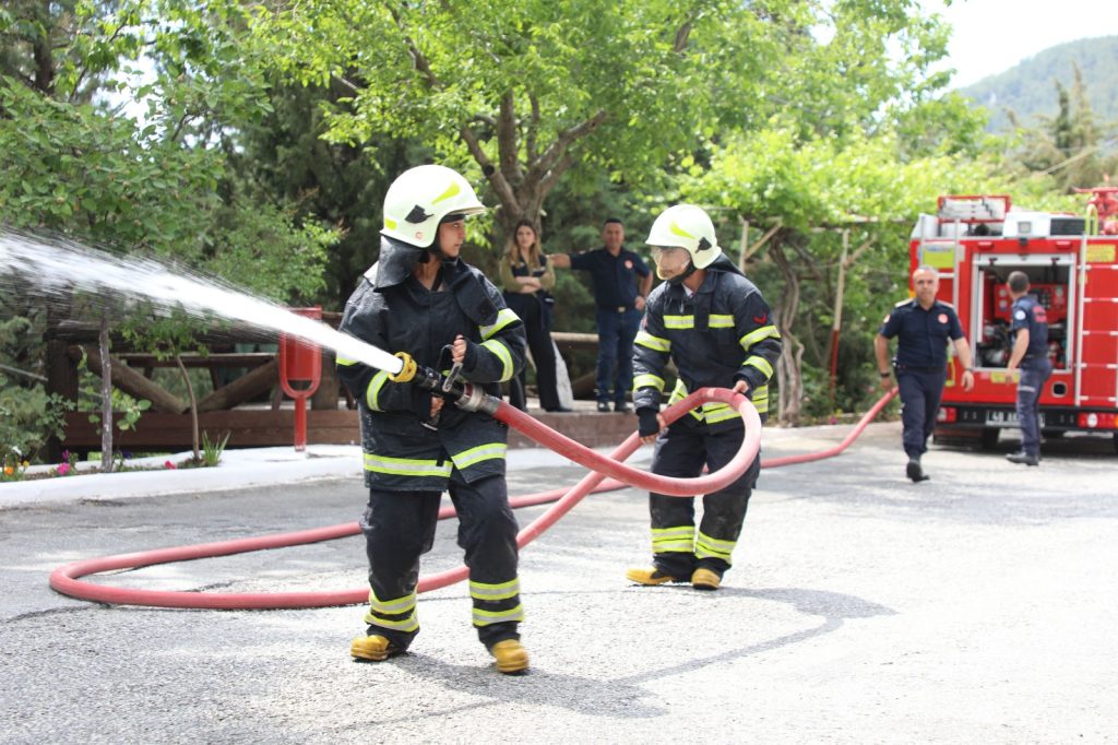 Geleceğin İtfaiyecileri Uygulamalı Eğitimde