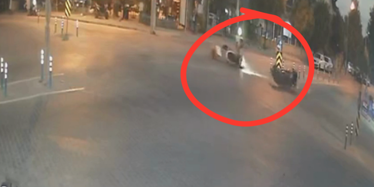 İşte Fethiye’de Motosiklet Kazası: Çarpışma Anı Kameraya Yansıdı Haberi