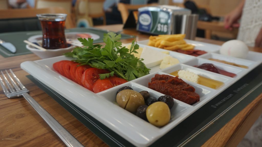 İşte Fethiye’de Uygun Kahvaltı Arayanlara Müjde: Sınırsız Çay ve Lezzet Dolu Tabak Haberi