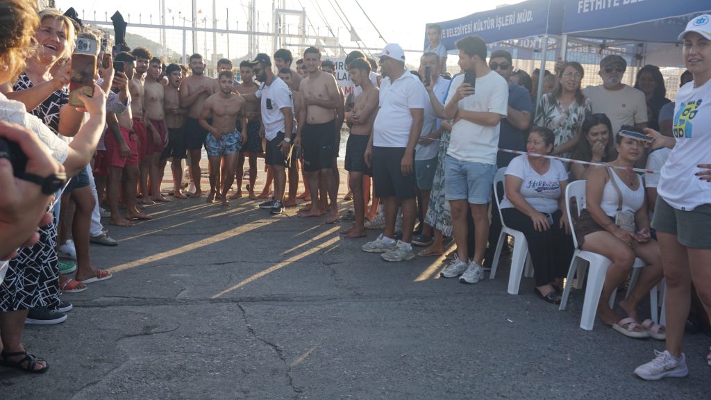 İşte Fethiye’de Yağlı Direk Şampiyonu Ahmet Çatal Oldu! Haberi