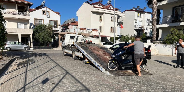 İşte Fethiye’de Trafik Kazası: 17 Yaşındaki Motosiklet Sürücüsü Ağır Yaralandı Haberi