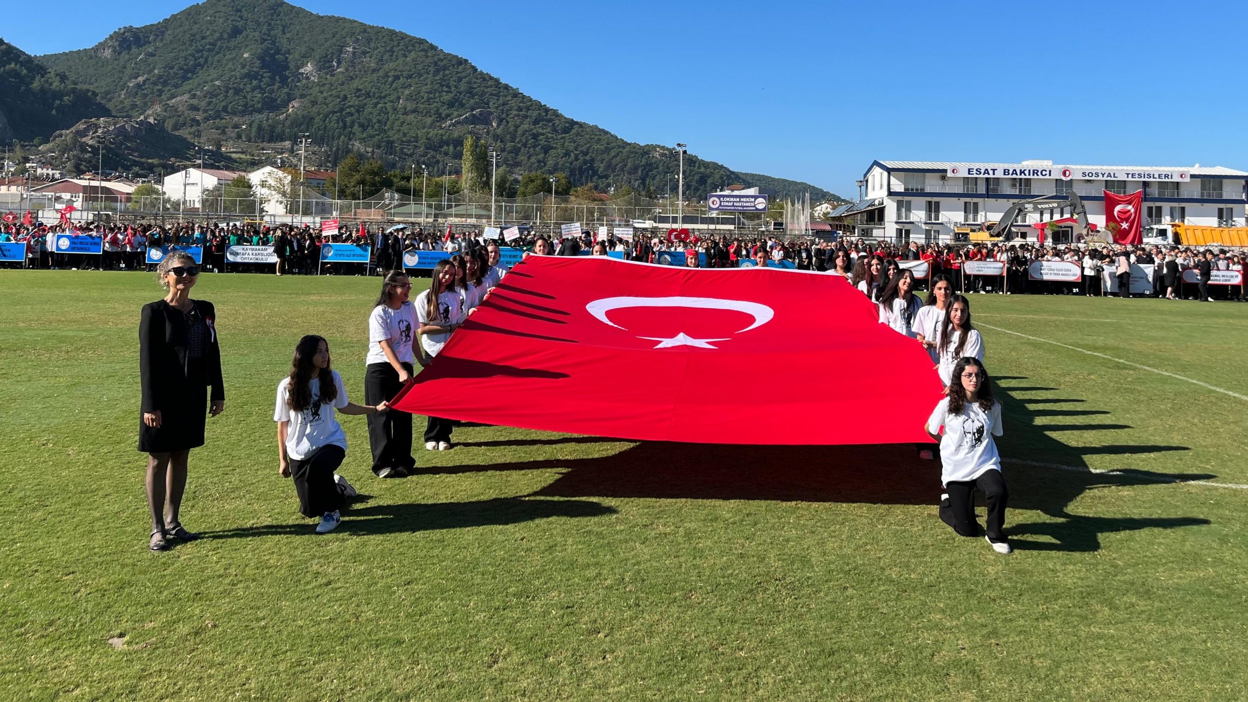 İşte Fethiye'de Cumhuriyet Coşkusu Stadyumu Doldurdu haberi