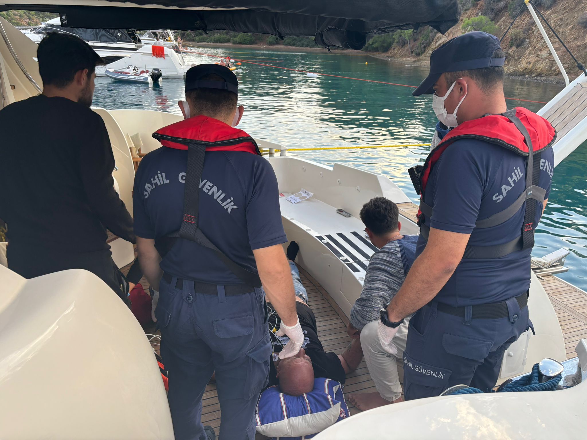 İşte Göcek Açıklarında Rahatsızlanan Vatandaşa Hızlı Tıbbi Müdahale haberi