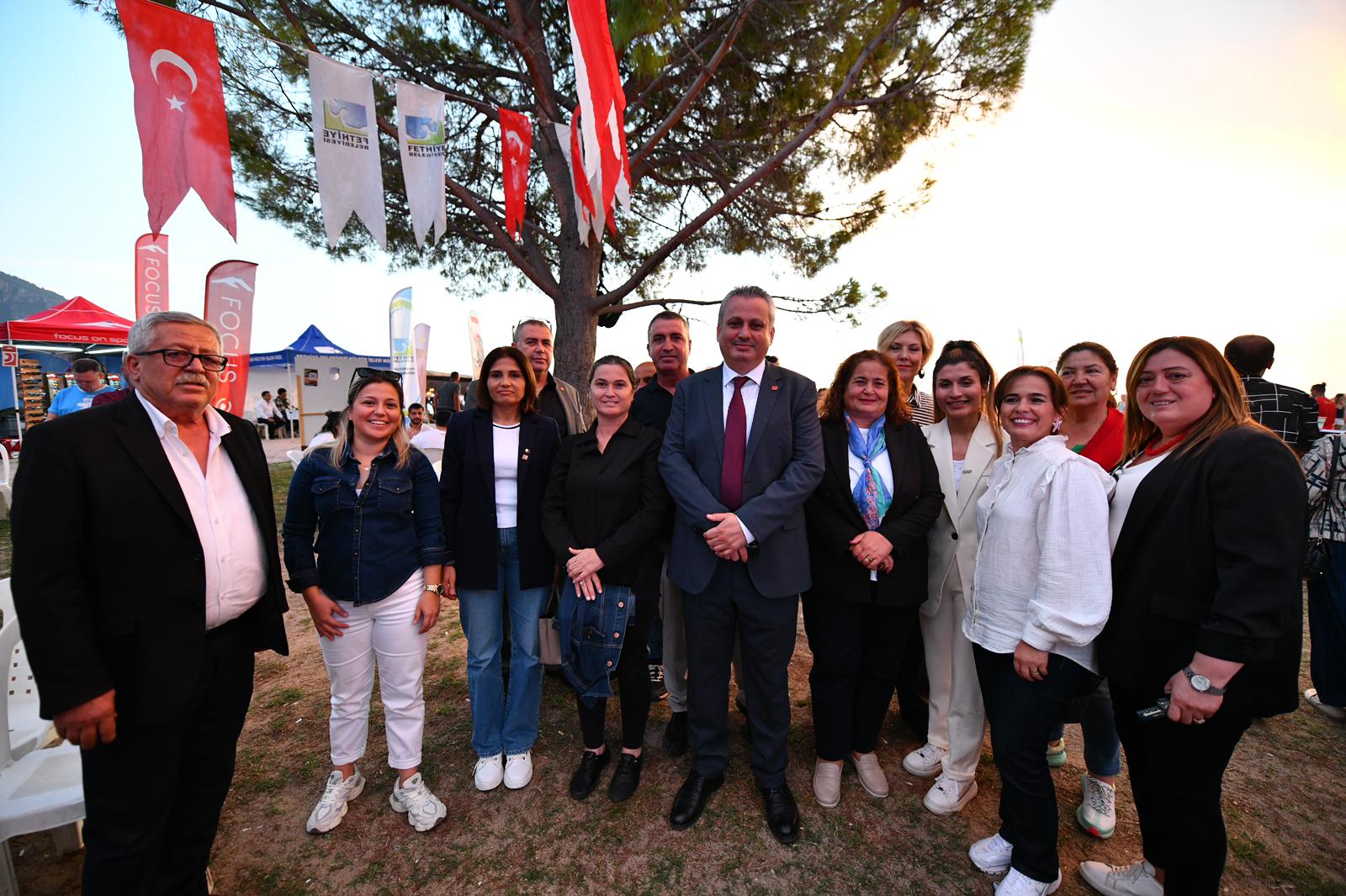 İşte Ölüdeniz Hava Oyunları Festivali Gökyüzünü Renklendirdi haberi