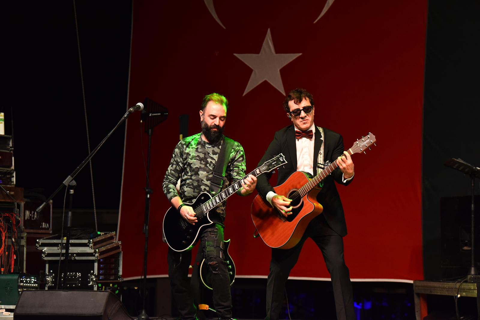 İşte Ölüdeniz Hava Oyunları Festivali’nde Ayna’dan Unutulmaz Gece haberi