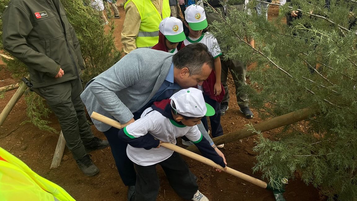 İşte Kaymakam Akkaya Fidan Dikim Etkinliğine Katıldı haberi
