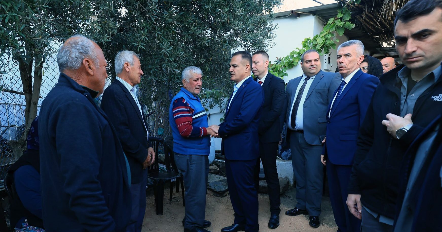 İşte Vali Akbıyık Şehit Ailesini Ziyaret Etti haberi