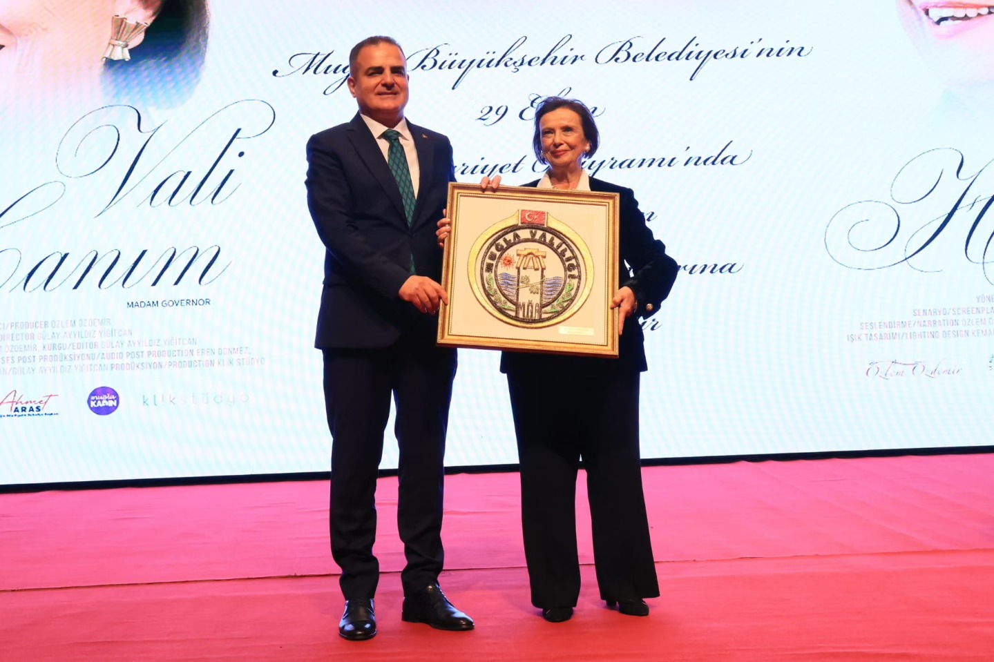 İşte Vali Akbıyık, “Vali Hanım” Belgeselinin İlk Gösterimine Katıldı haberi