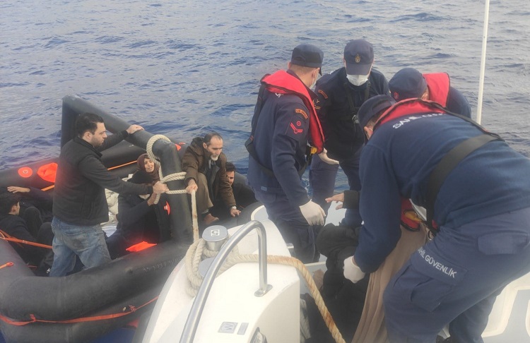 İşte Yunan Unsurları Düzensiz Göçmenleri Ölüme Terk Etti haberi