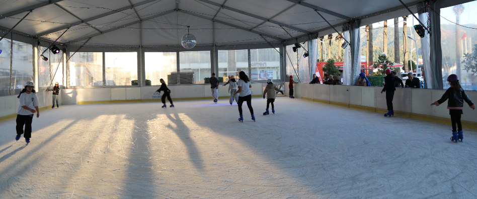 İşte Buz Pisti Açıldı, Eğlence Doruğa Ulaştı haberi