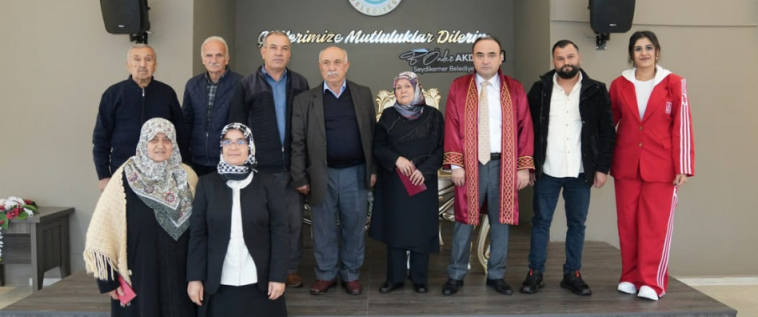 İşte Aşk Yaş Tanımaz: Emine Teyze ve Yusuf Amca Hayatlarını Birleştirdi haberi