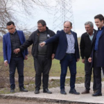İşte Başkan Akdenizli ve Kaymakam Dilekli, Seydikemer’de Köprü Hasarını Yerinde İnceledi Seydikemer’de sel nedeniyle yıkılan köprüde inceleme yapıldı. Yetkililer, vatandaşları dikkatli olmaları konusunda uyardı. https://fethiyeninellitonu.com/baskan-akdenizli-ve-kaymakam-dilekli-seydikemerde-kopru-hasarini-yerinde-inceledi/ haberi