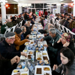 İşte Başkan Karaca İlk İftarını Vatandaşlarla Açtı haberi