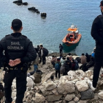 İşte Seydikemer'de 32 Düzensiz Göçmen ve 1 Göçmen Kaçakçısı Yakalandı haberi