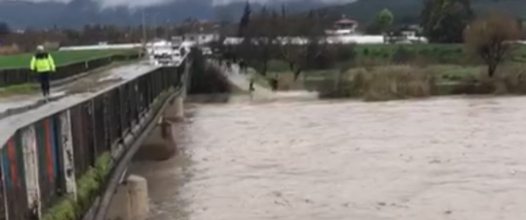 İşte Seydikemer’de Köprü Trafiğe Kapatıldı haberi