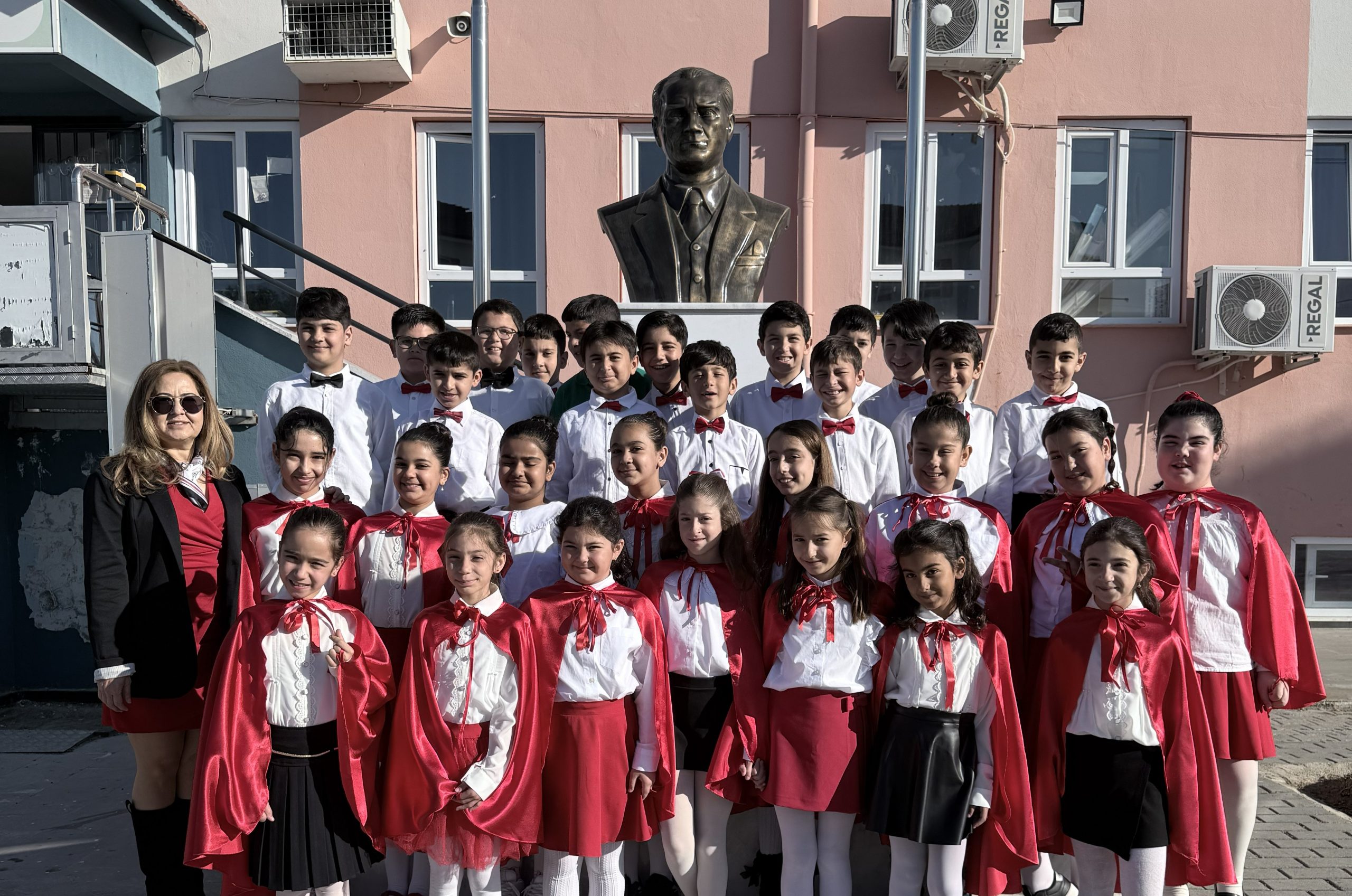 Miniklerden İstiklal Marşı’na Anlamlı Saygı: 4. Sınıf Öğrencilerinden Duygulandıran Etkinlik