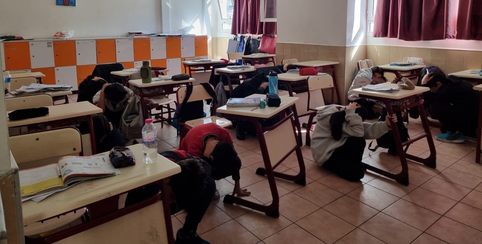 İşte Fethiye’de Okullarda Deprem ve Tahliye Tatbikatı Gerçekleştirildi haberi