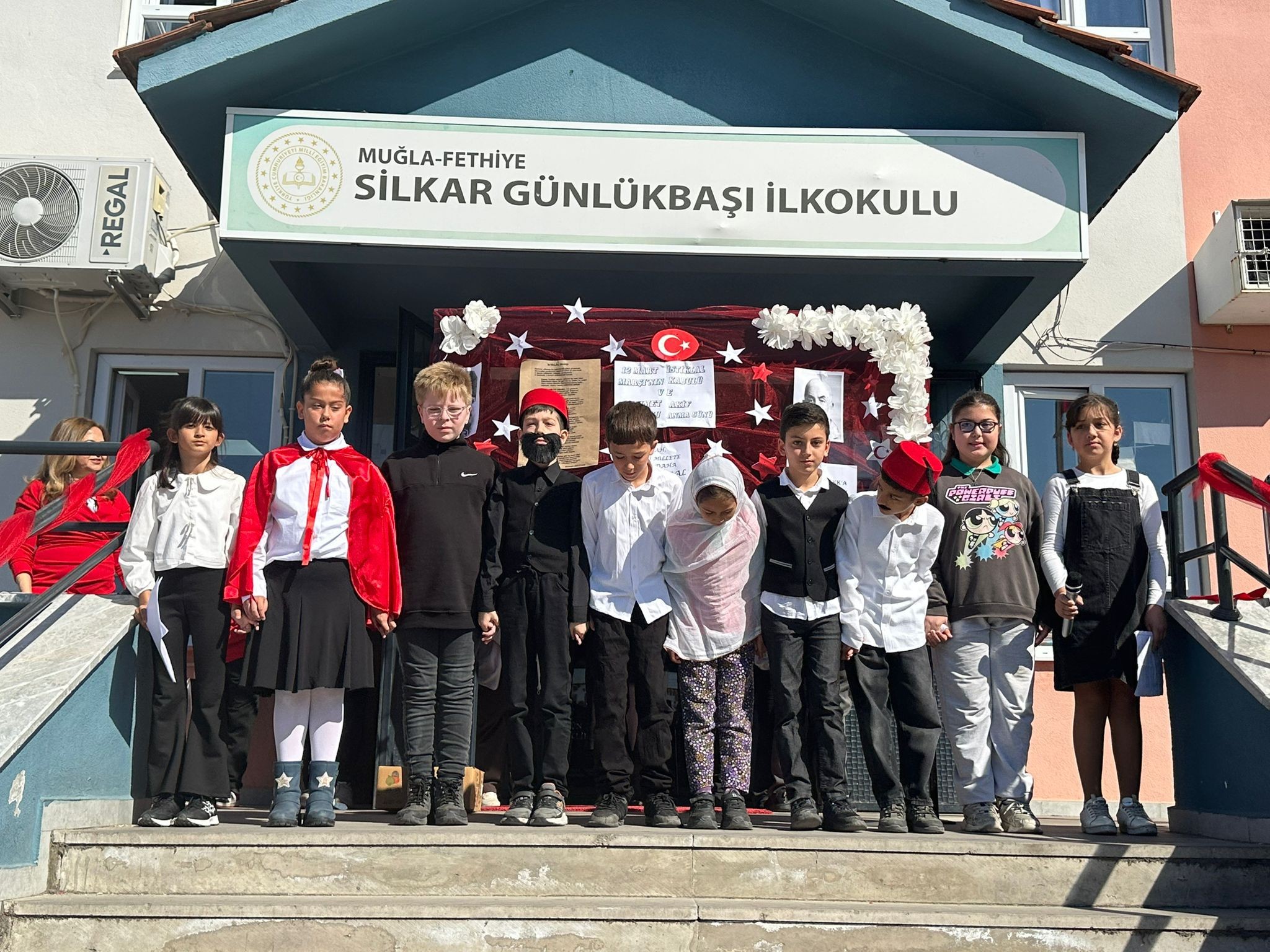 Miniklerden İstiklal Marşı’na Anlamlı Saygı: 4. Sınıf Öğrencilerinden Duygulandıran Etkinlik