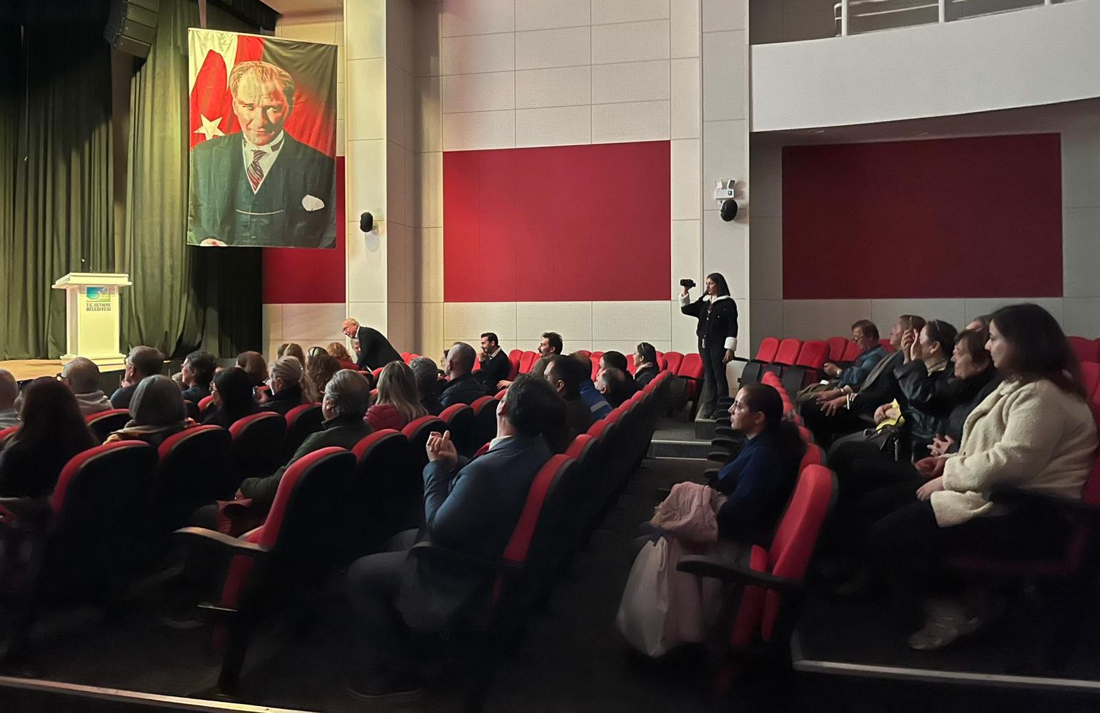 Fethiye’de Perde Açıldı! Kent Tiyatrosu Etkinlikleri Başladı